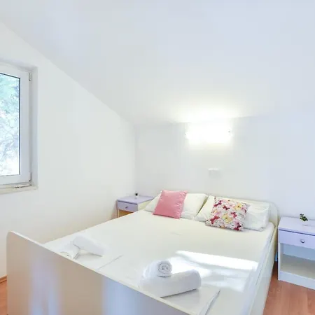 Lucica Sleeps 8 With Pool And Wifi *