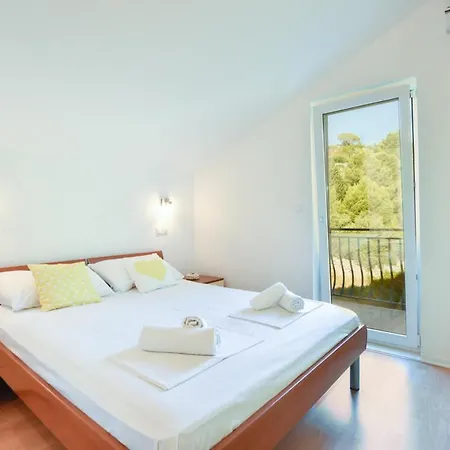 Lucica Sleeps 8 With Pool And Wifi *