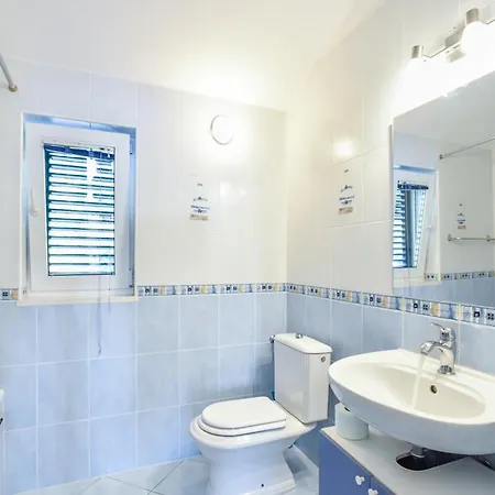 Lucica Sleeps 8 With Pool And Wifi Βίλα *